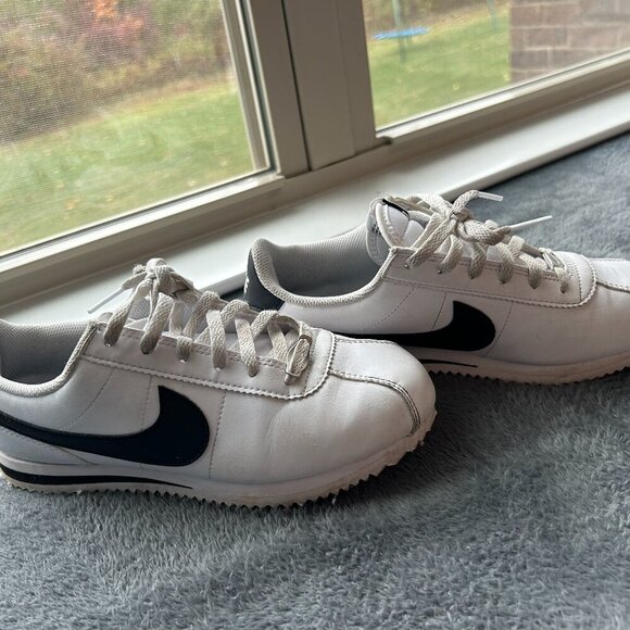 Nike Cortez Big Kids' Shoes (White/Black) GUC Size 4Y - Picture 2 of 6